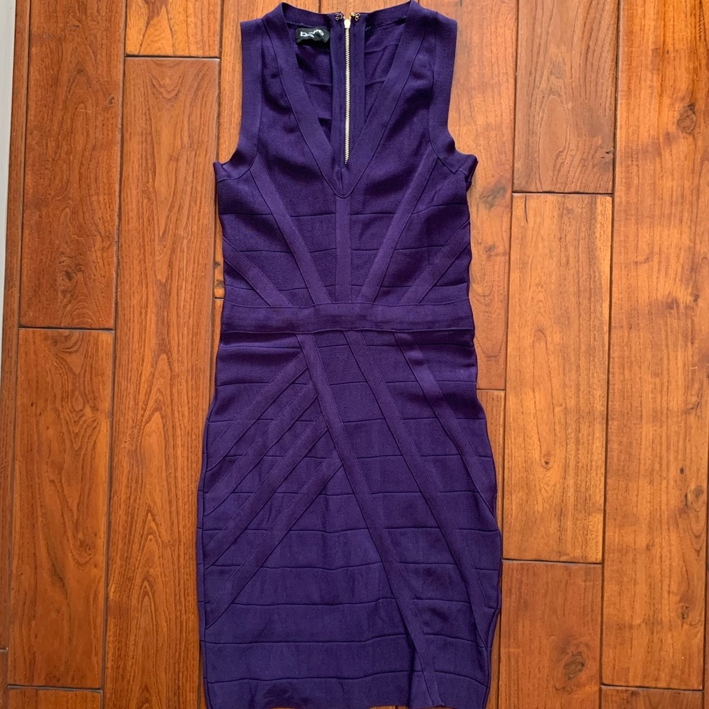 Bebe Sleeveless V-Neck Bodycon Dress size large